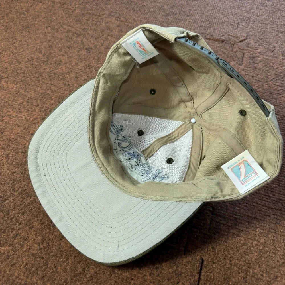 Vintage Dallas Mavericks Logo 7 Snapback Hat NBA Tan Green Two Tone Cap Mens
